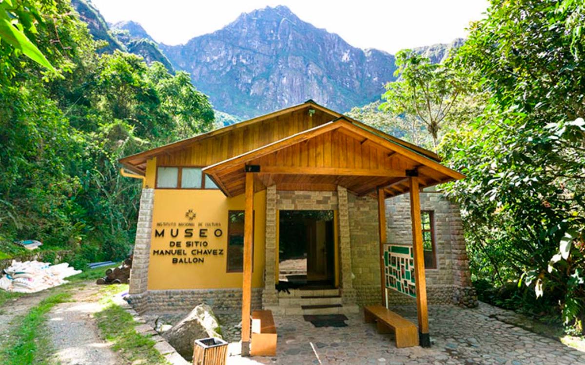 Aguas Calientes altitude